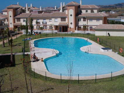 Piscina y edifcio Piscina y edifcio